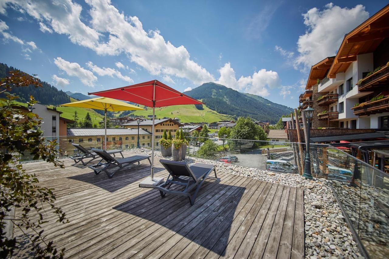 Thomsn Central Hotel & Appartements Saalbach-Hinterglemm Extérieur photo