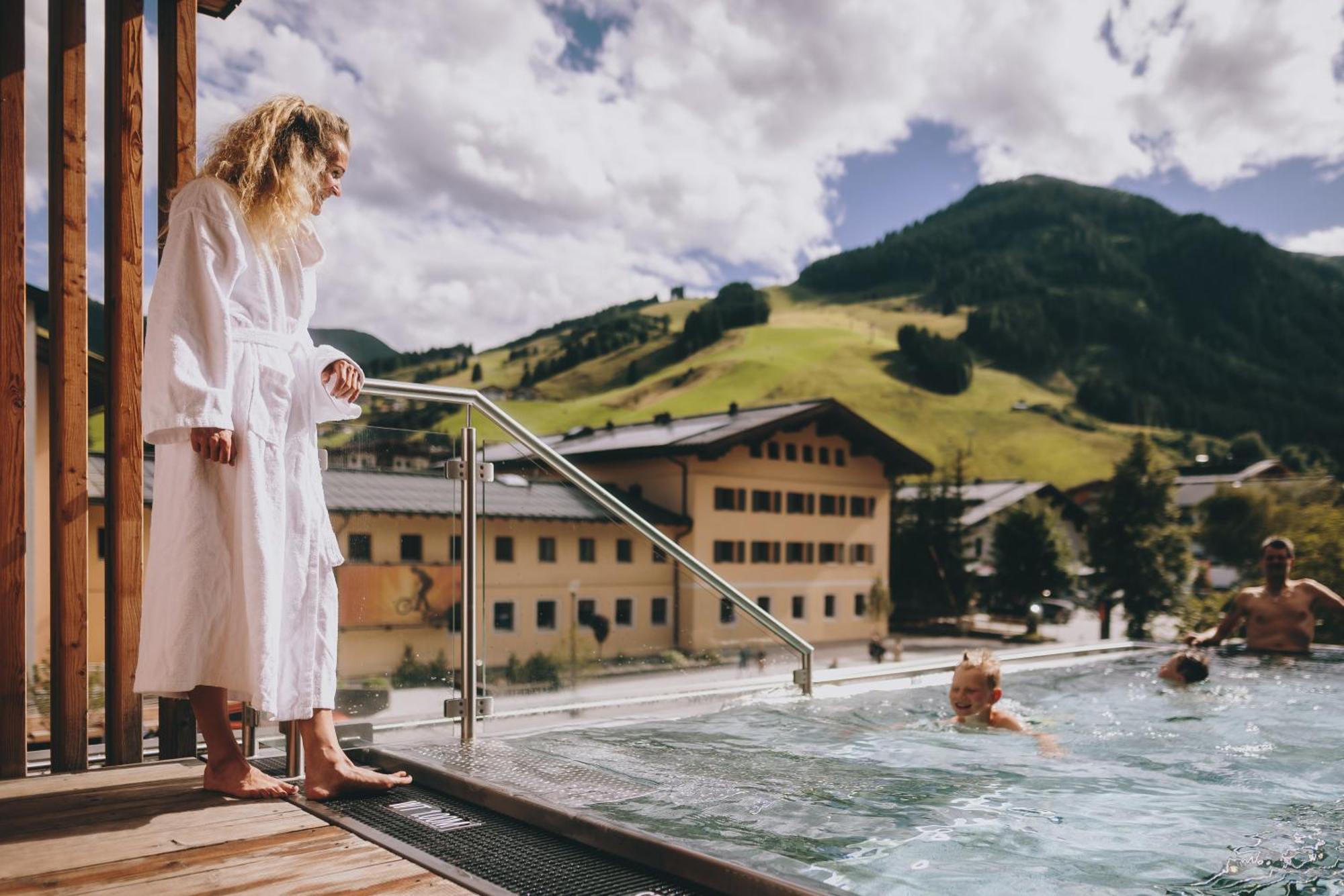 Thomsn Central Hotel & Appartements Saalbach-Hinterglemm Extérieur photo